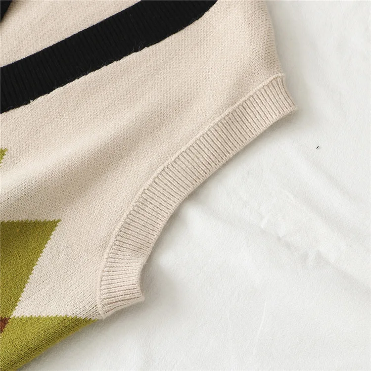 Женский свитер жилет на осень/зиму джемпер оверсайз с треугольным вырезом