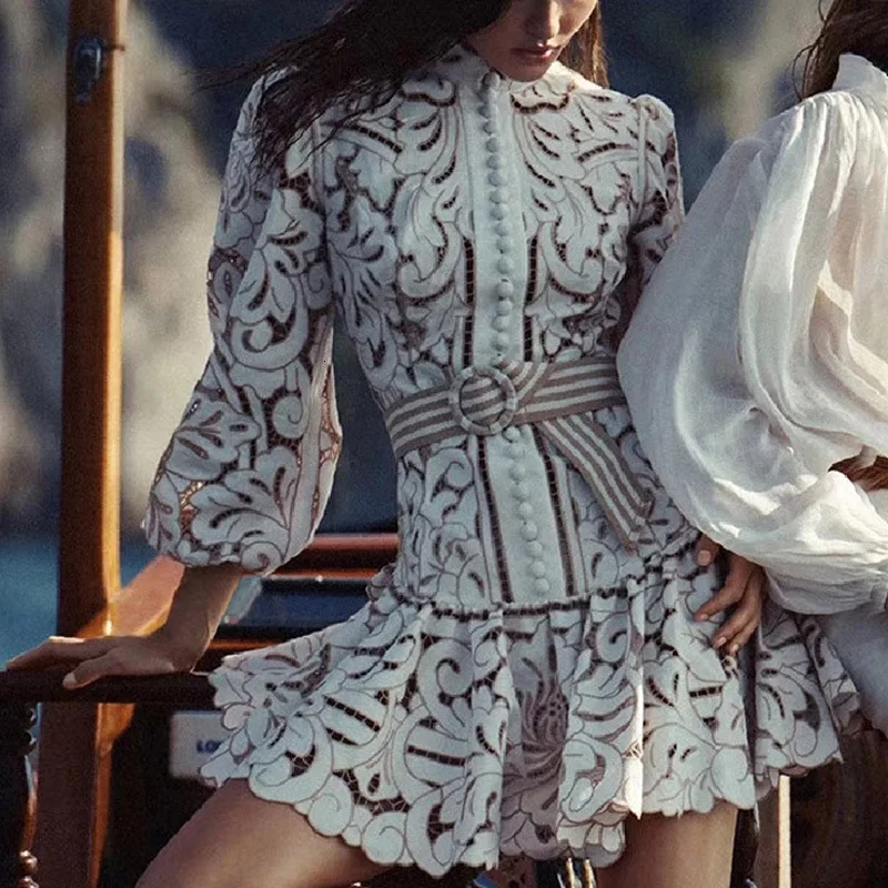 Винтажное женское платье с вышивкой ажурное кружевное длинным рукавом и юбкой на