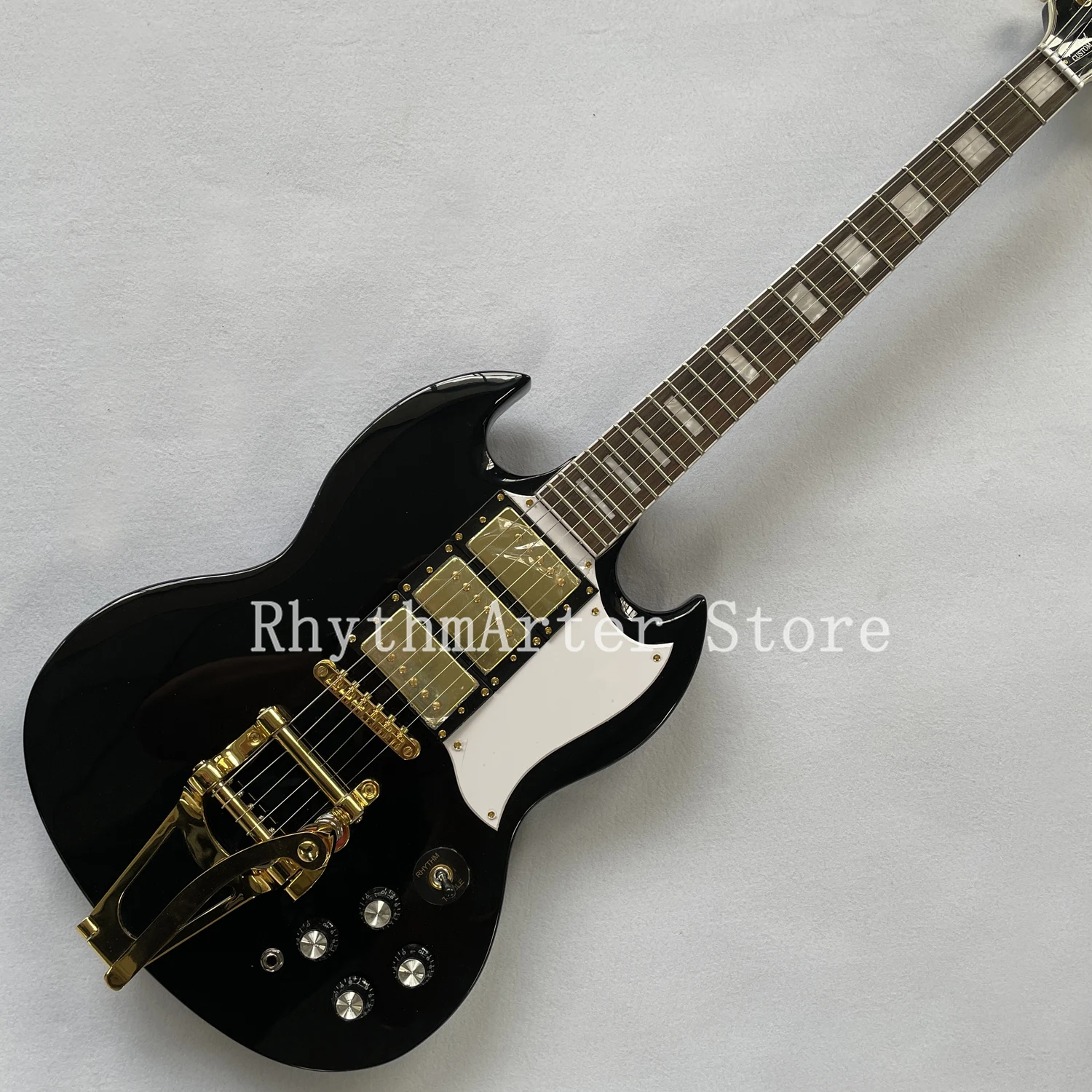 Гитара SG на заказ с ярким черным корпусом фингерборд из палисандра система tremolo