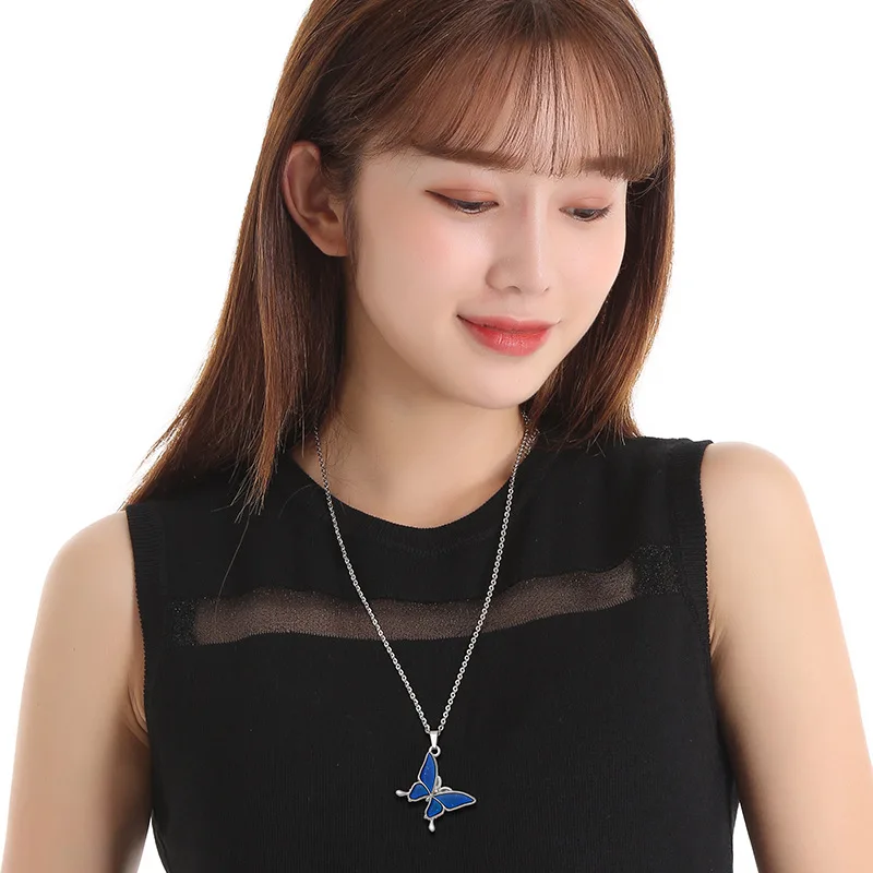 

2021 New Fashion Color Changing Butterfly Charm Necklace Clavicle Chain Femme Personality Pendant Necklaces for Women Jewelry