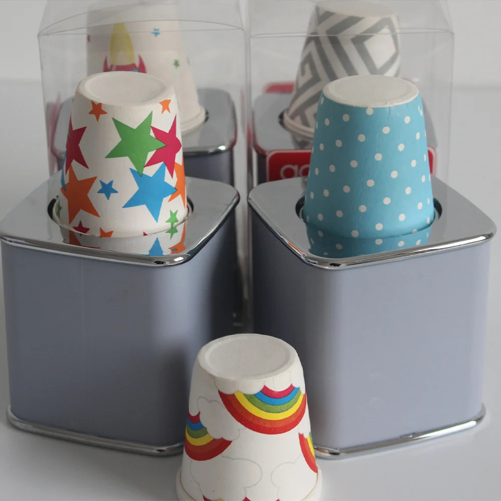 

Disposable Water Cup Dispenser Paper Cup Dispenser Type Beverage Cup Holder with 20PCS Cup (Random Pattern Cup)