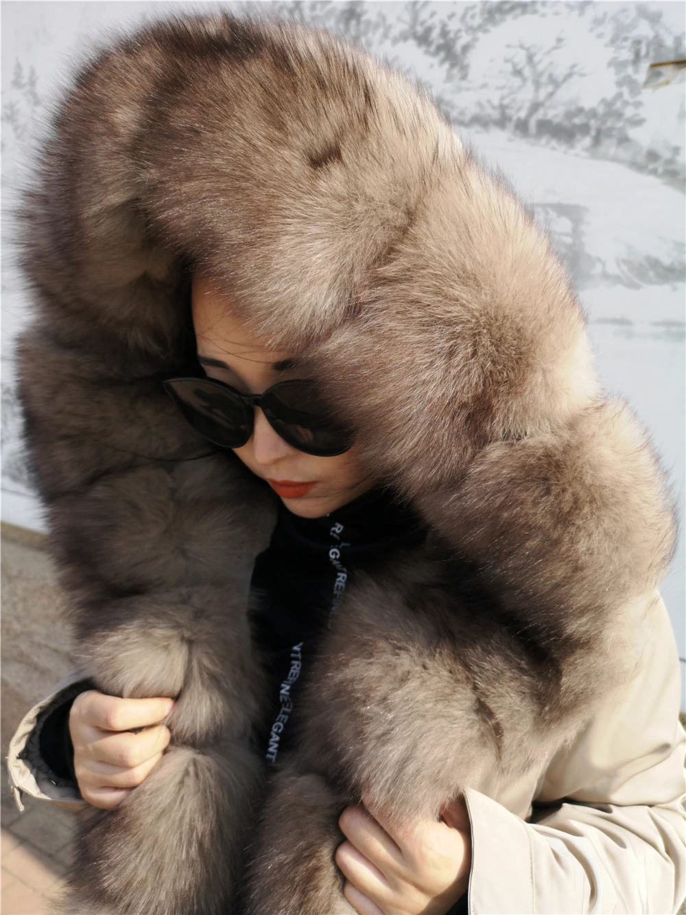 Парка женская зимняя с натуральным мехом капюшоном и воротником из лисьего