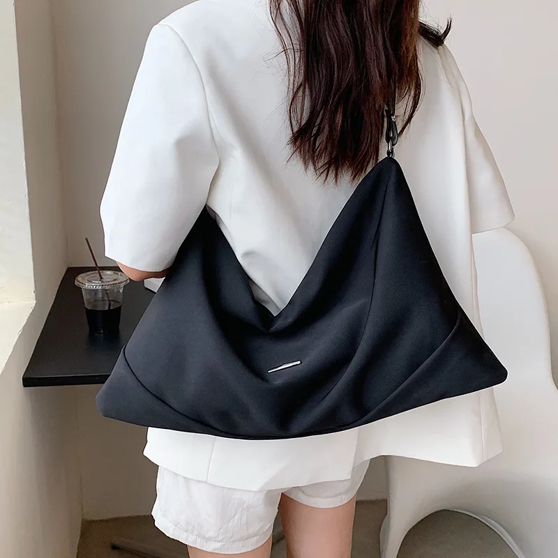 

2021 new fashion large-capacity leisure shopping bag chain shoulder female messenger travel dumpling bag
