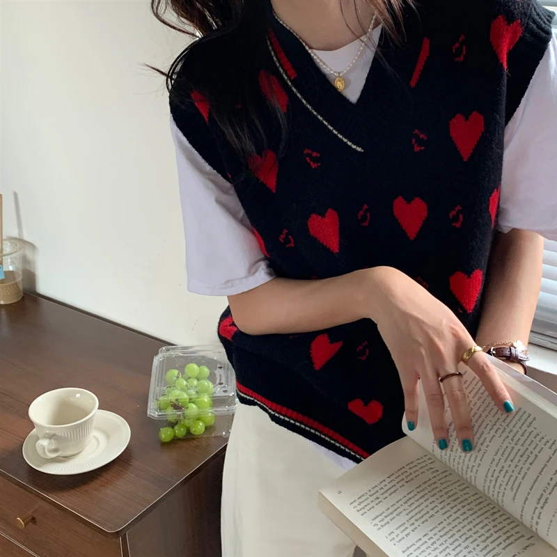 

New 2021 Winter Women Sweaters Sleeveless Vests Waistcoat Love Knitted Fashionable Elegant Wild Vintage Tops Small and versatile