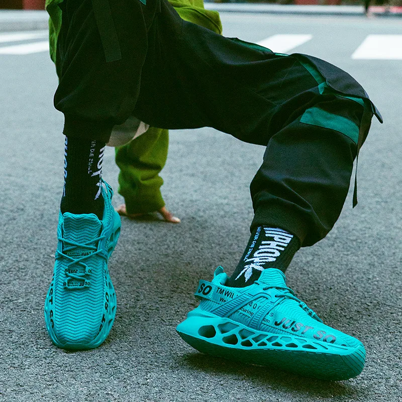 

Mens Shoes New Couple Sports Shoes Breathable Fly Woven Casual Shoes Running Shoes Men's Large Size Comfortable and Good-looking