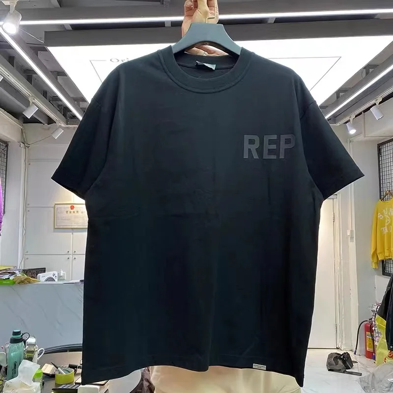 

Monogrammed, simple, easy-to-wear, loose-fitting, short-sleeved T-shirts for men and women