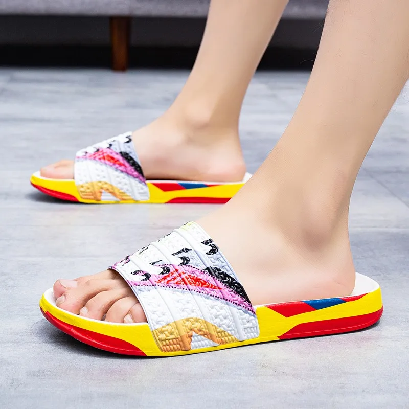 

Летние Красочные мужские домашние тапочки, удобные нескользящие сланцы для душа для мужчин, повседневные модные домашние мужские Тапочки