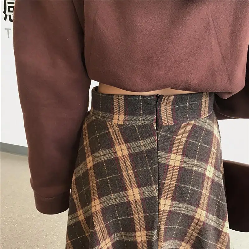 

2020 new autumn and winter students retro plaid skirt women's length college style high waist hairy a long skirt