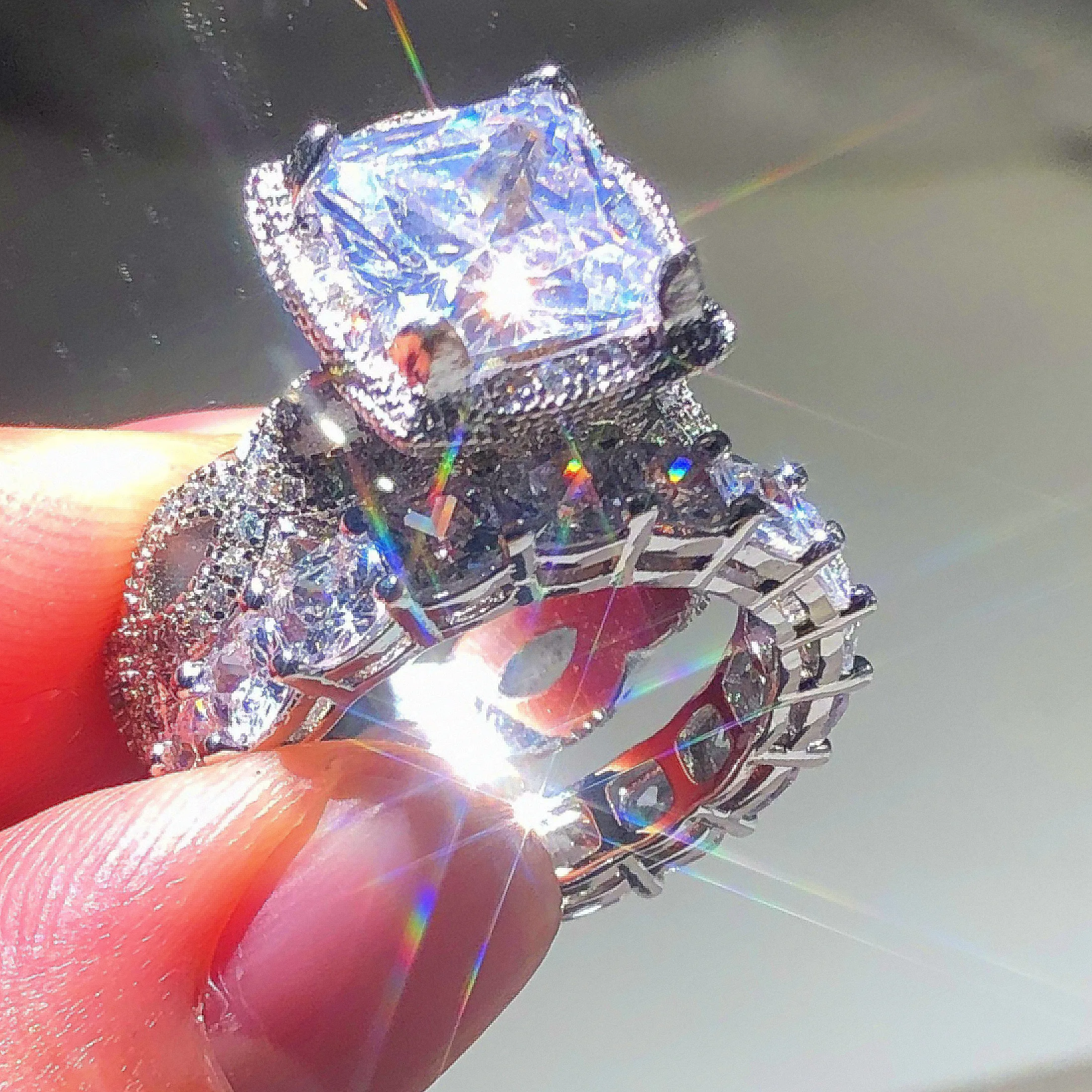 

Женское кольцо из серебра 925 пробы с четырьмя когтями и искусственным бриллиантом