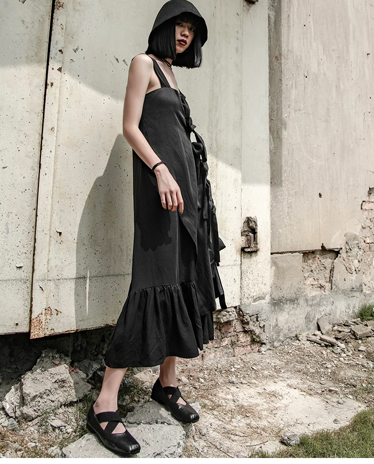[EAM] New Spring Summer Spaghetti Strap Sleeveless Black Ruffles Split Joint Long Temperament Dress Women Fashion JW631