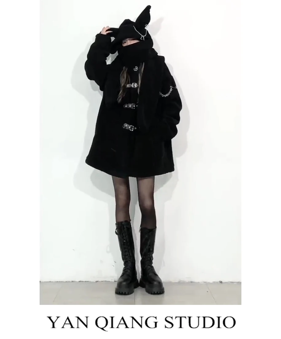 Рисунок 4 - Женское пальто с заячьими ушками