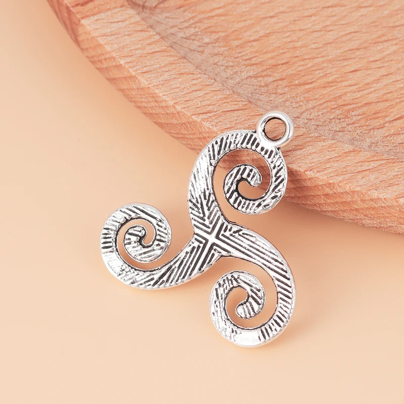 ZXZ 10pcs Celtics Knot Triskele Triskelion Triple Spiral Charms Pendants for Jewelry Making 28x28mm |