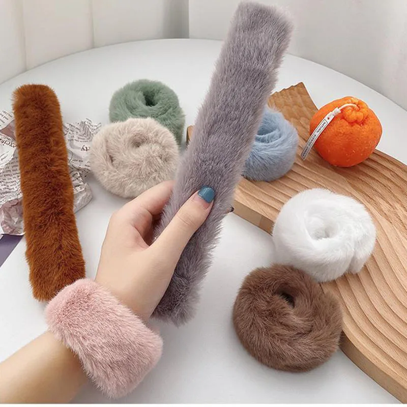 

Простой в использовании плюшевый браслет-щелчок, кольцо для волос, милая катушка для волос, простые теплые плюшевые аксессуары для волос дл...