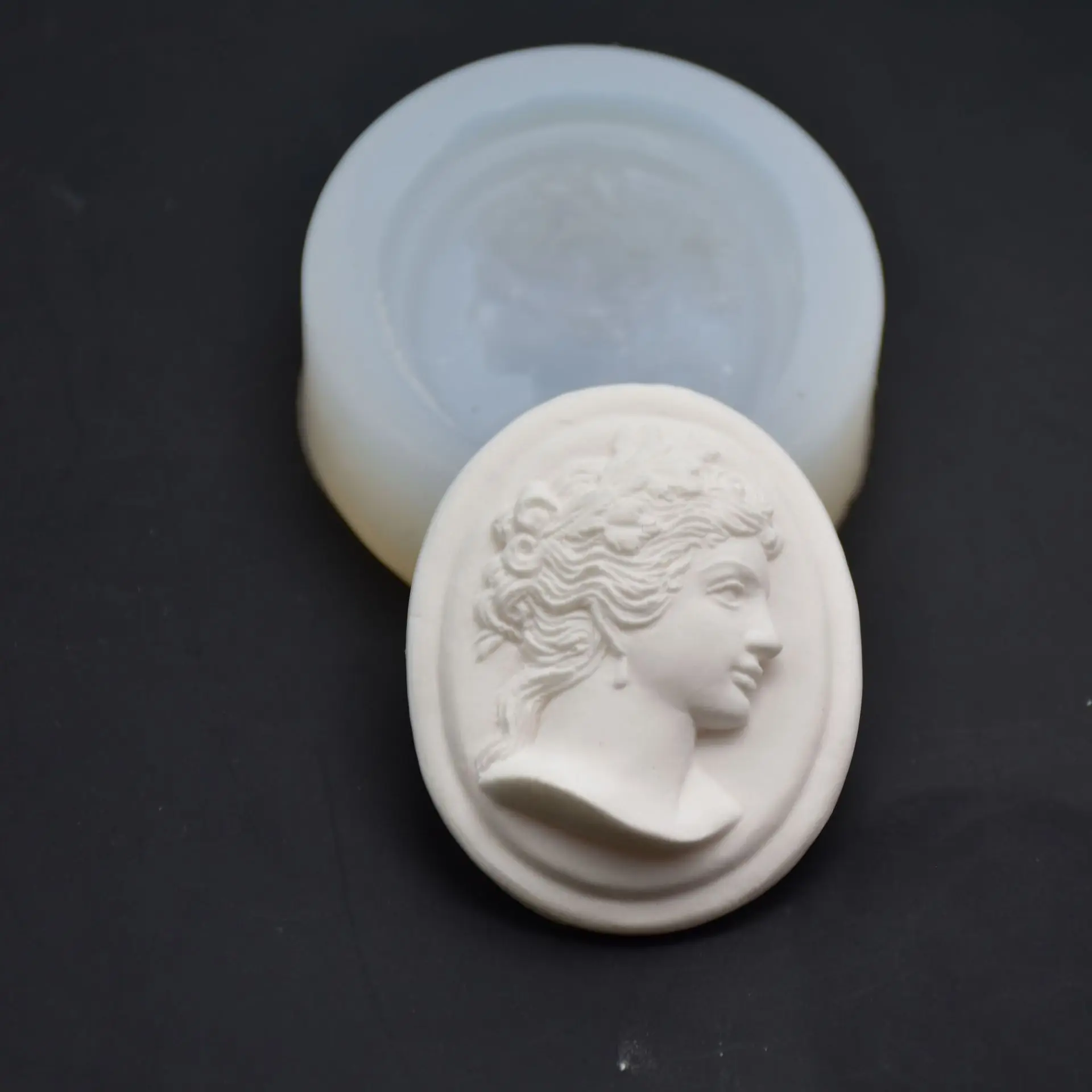 

Lady Head Aromatherapy Car Decoration Pendant Fondant Cake Mold Cake Decoration Chocolate Epoxy Mold