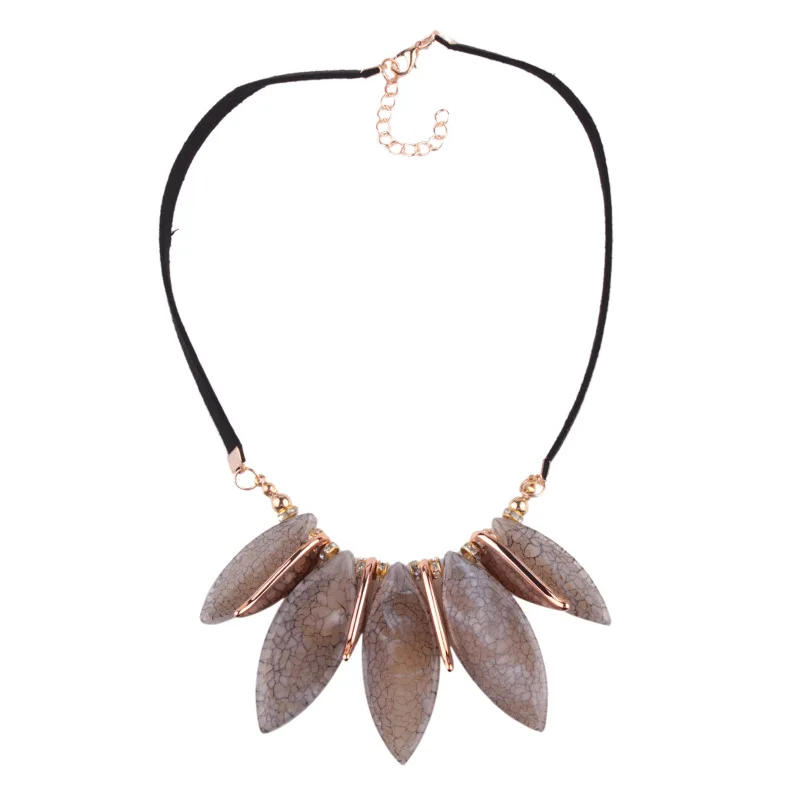 

2021 New Temperament Leaf Shape Alloy Necklace Collarbone Sweater Chain All-Match Clothing Accessories