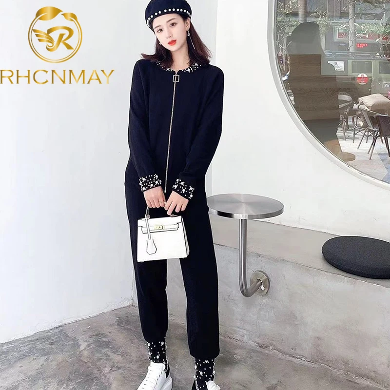 

Костюм спортивный женский трикотажный, на молнии, с бисером, на осень/зиму