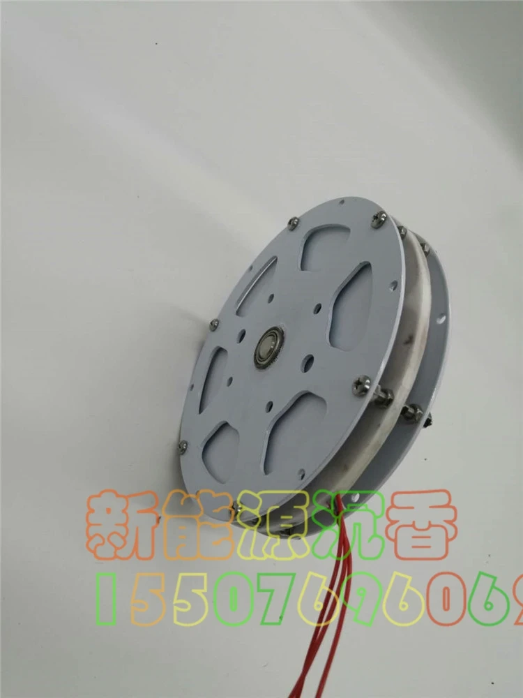 Низкоскоростной дисковый генератор 150 Вт без сердечника с постоянным магнитом