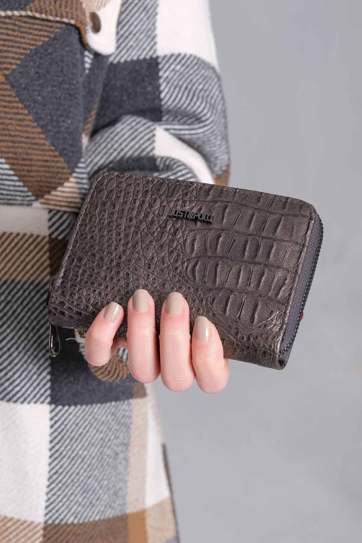 

Women's Gray Crocodile skin Looking Wallet Jpt07T