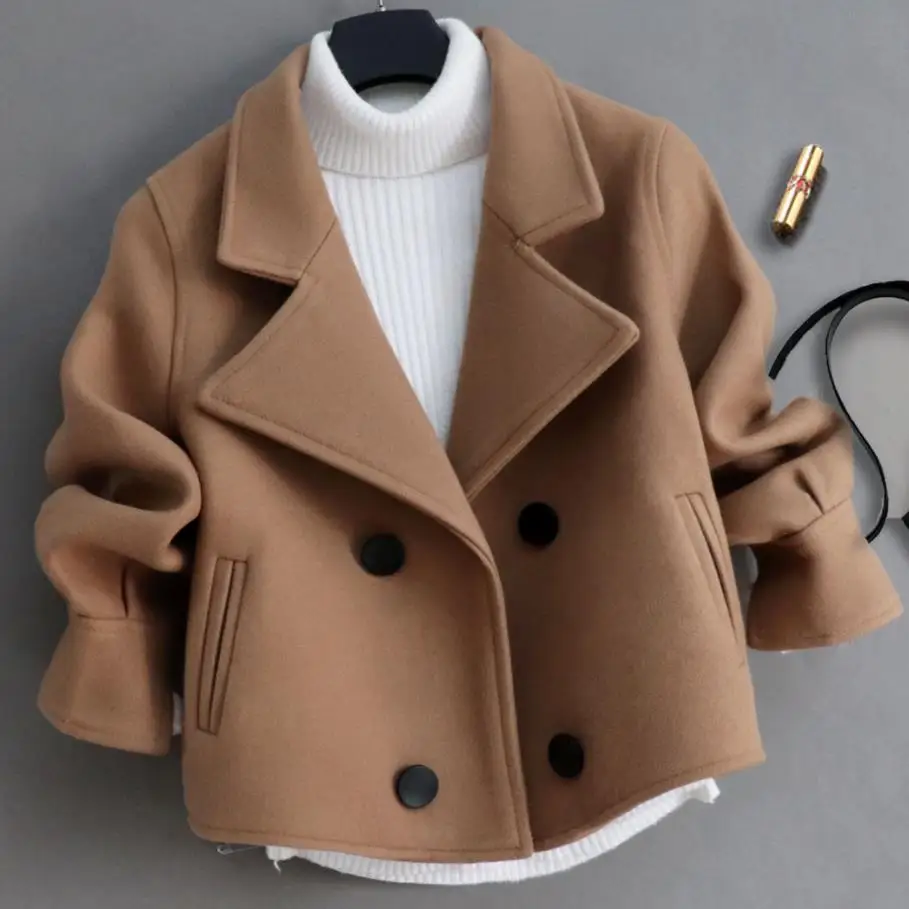 Женское шерстяное пальто короткое двубортное из смешанной шерсти с отложным