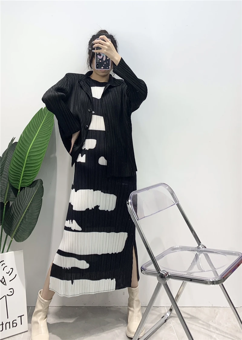 

Miyake Pleated Dress 2021 Fashion Women Sleeveless Korean Fashion White Black Long Causal Dress Elegant Aesthetic Clothes