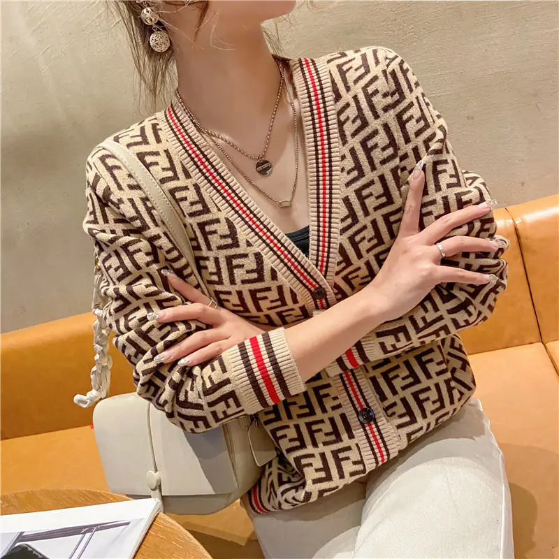 

V-neck knitted cardigan women's coat spring 2021 women's short soft waxy foreign color contrast sweater coat