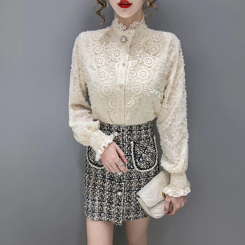 

Fashion women's lace shirt 2020 autumn and winter new temperament lace stitching lace lantern sleeve bottoming top