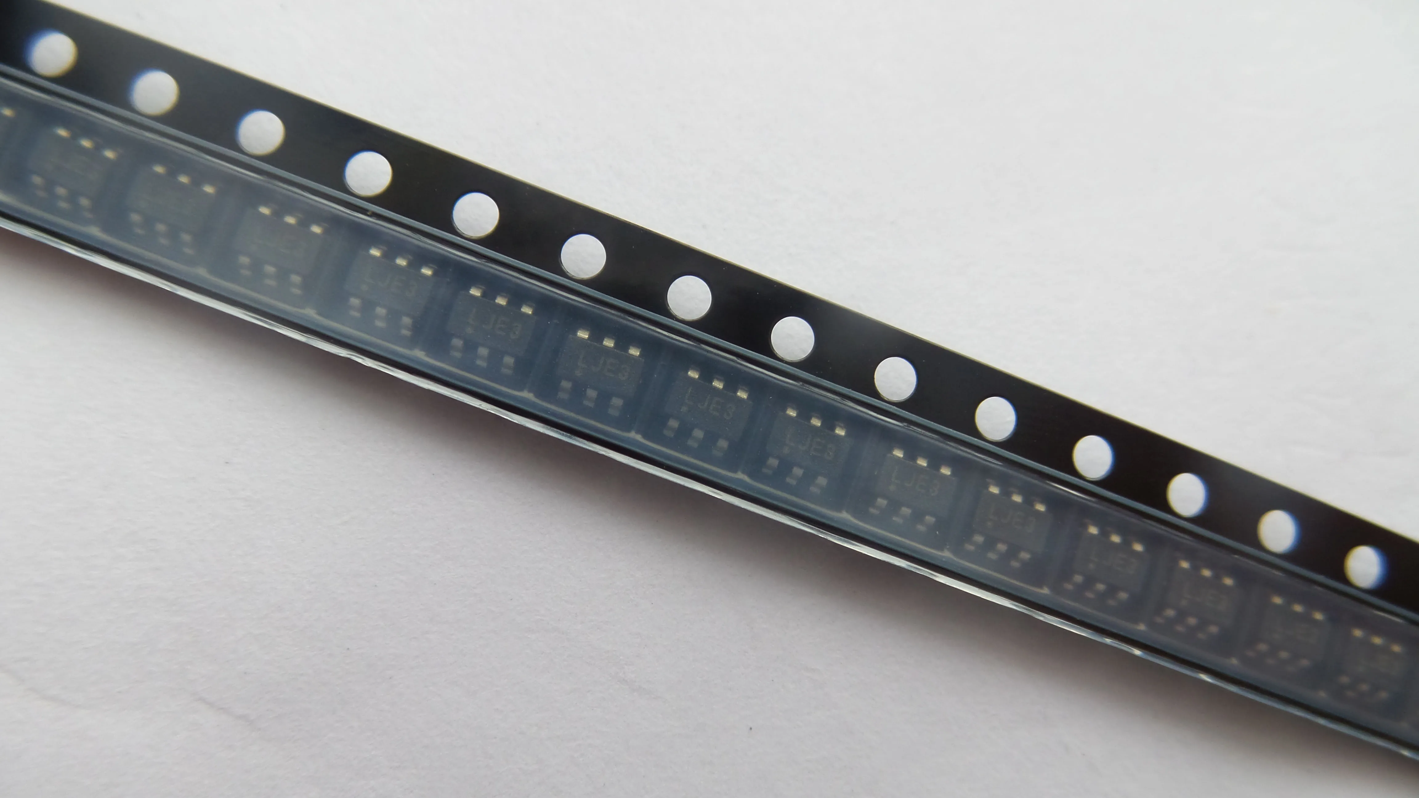 PIC10F322T-I/OT PIC10F322 SOT23-6 MCU 8BIT 896B FLASH SOT236 Новый и оригинальный | Строительство ремонт