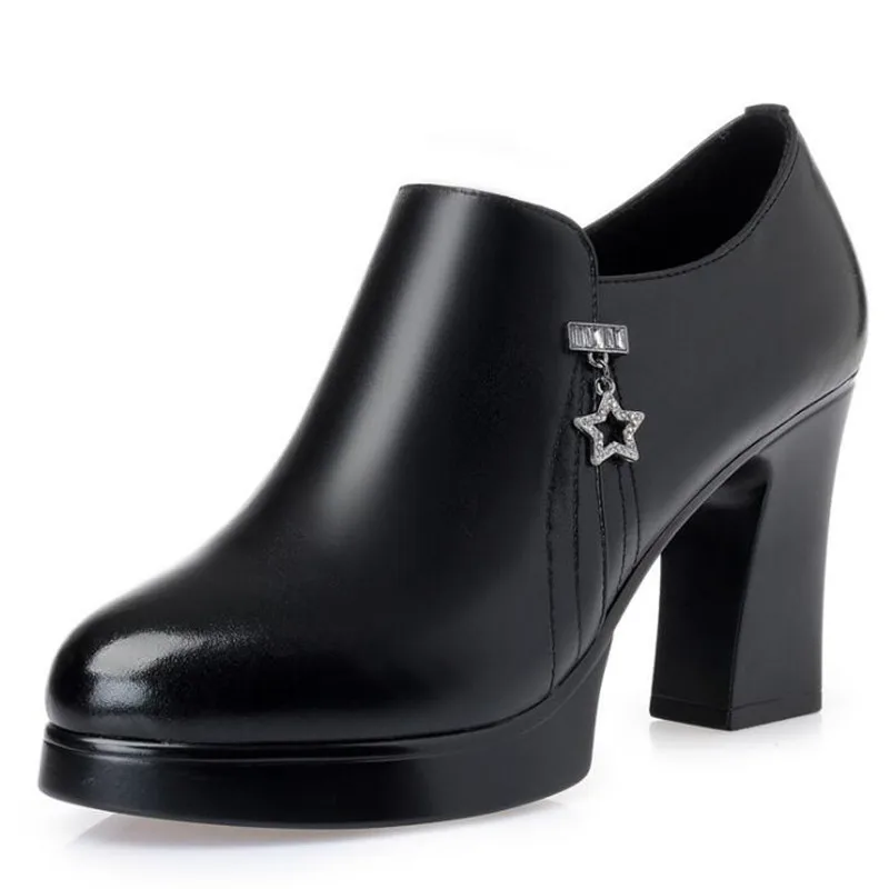 

Женские туфли-лодочки из натуральной кожи, на высоком каблуке, со стразами