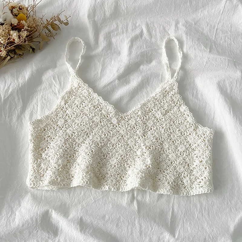 Женская ажурная майка летняя модная укороченная универсальная с V-образным