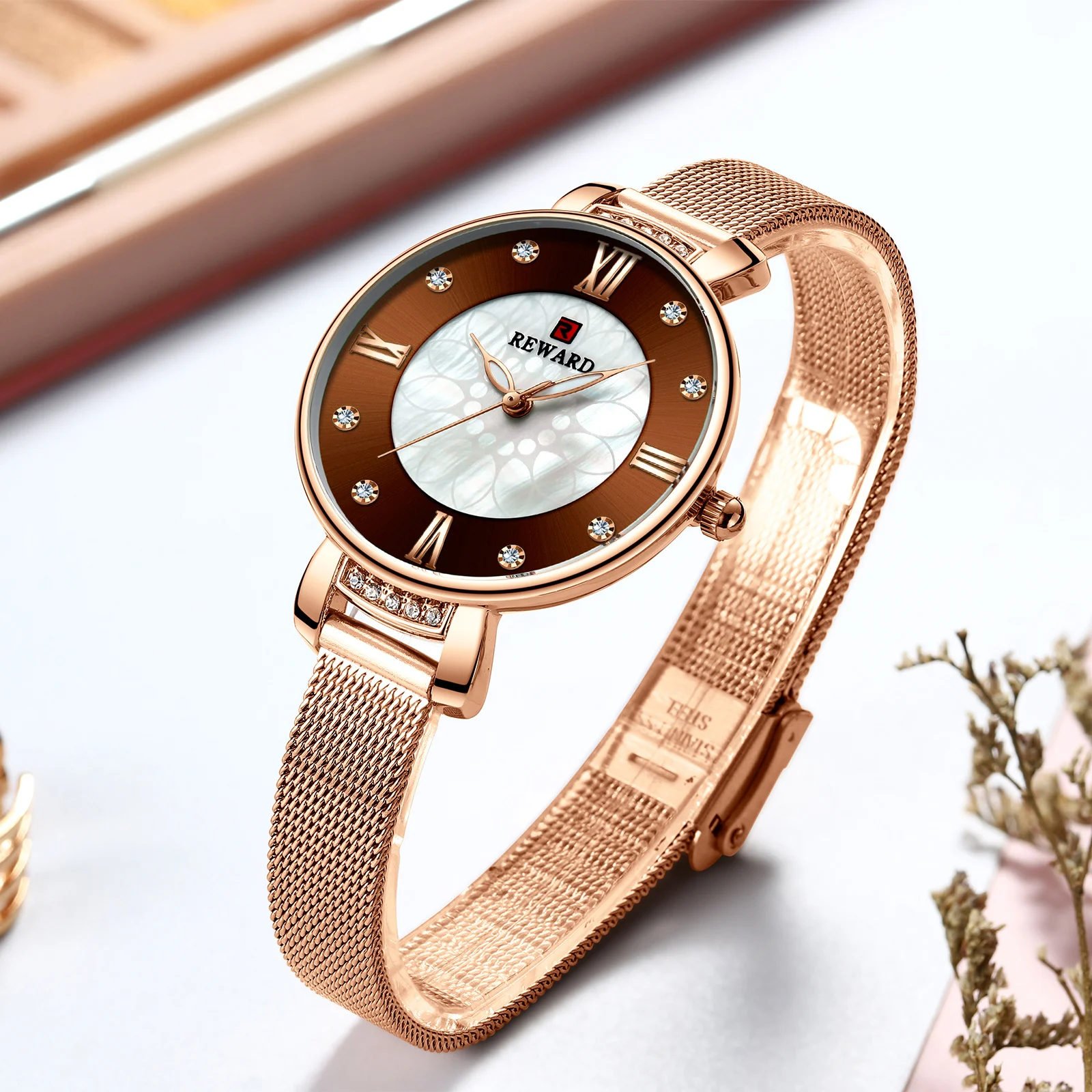 

Exquisite shell Surface Inlaid With Diamond women's watches Milanese mesh belt Watch For Women waterproof quartz Wristwatch