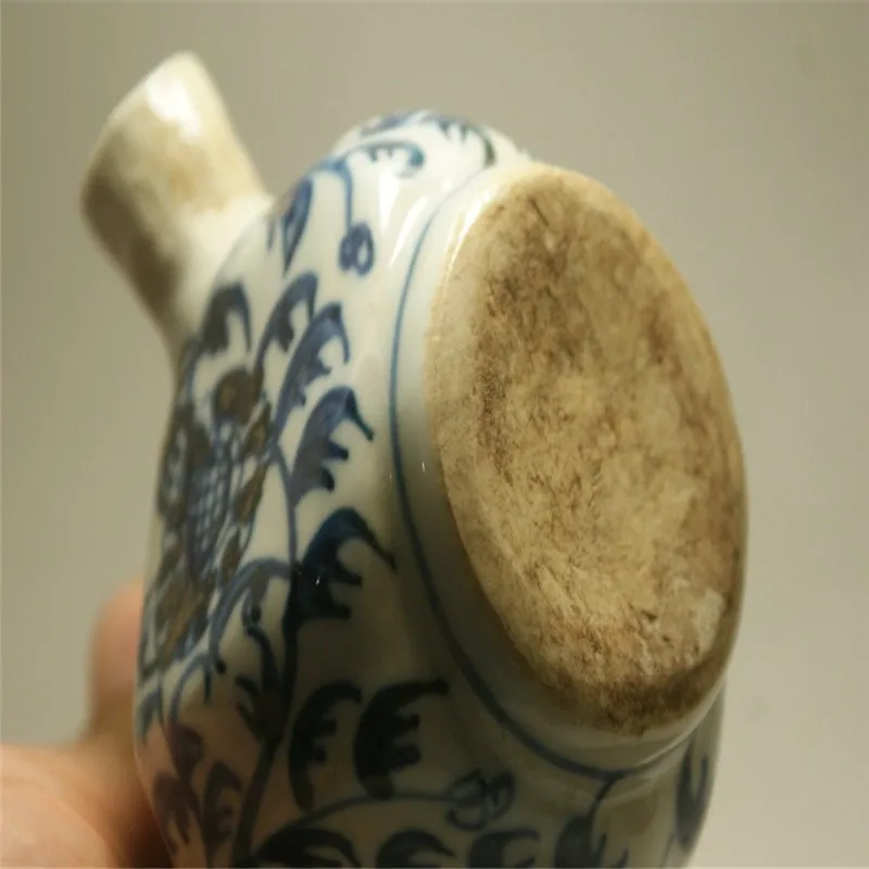 Тонкий старинный фарфор белого и голубого цвета в Керамика картина воды виде