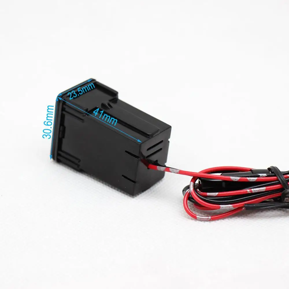 Автомобильное зарядное устройство QC3.0 быстрое с дисплеем двойным USB портом для
