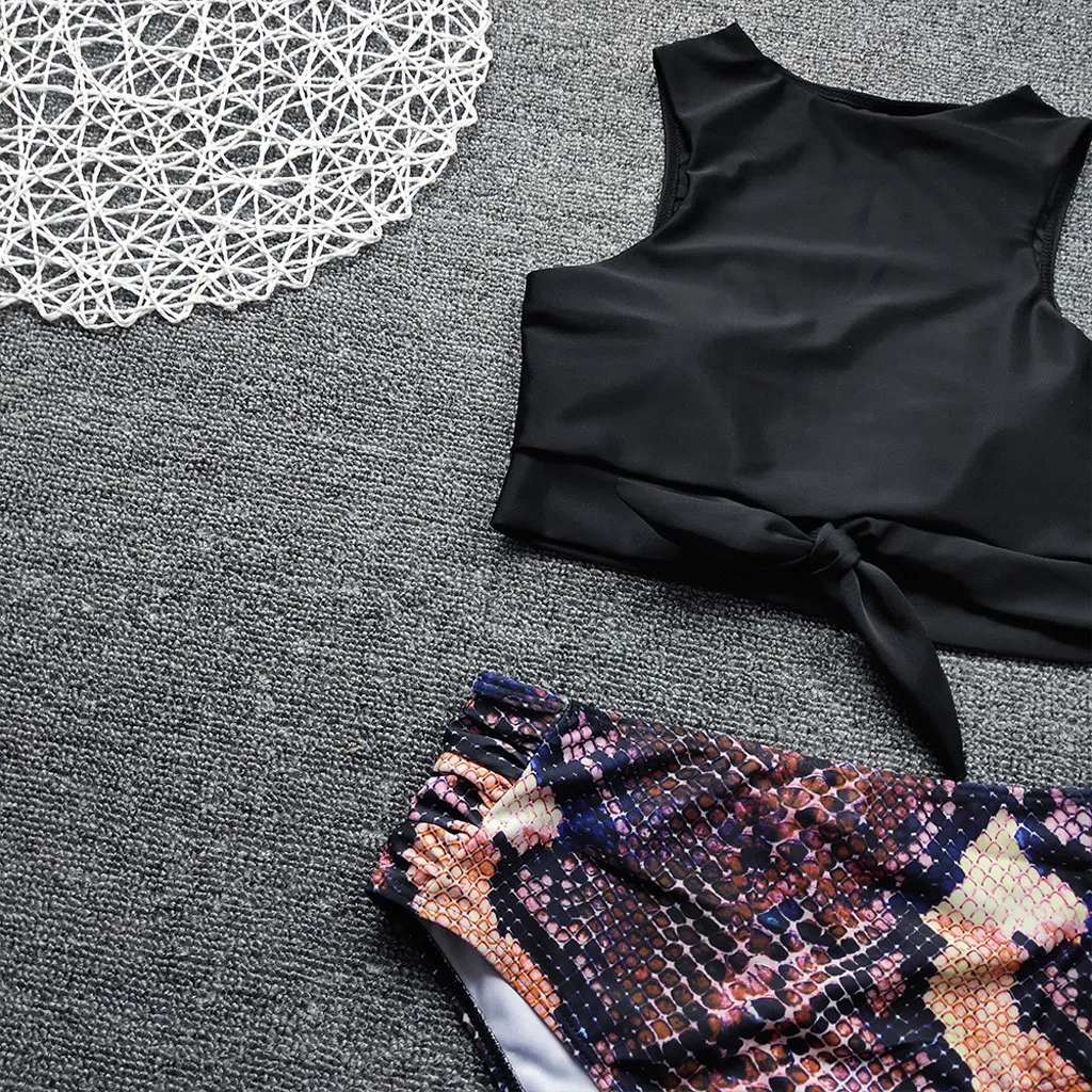 Комплект микро бикини с высокой талией со змеиным принтом и однотонный топ