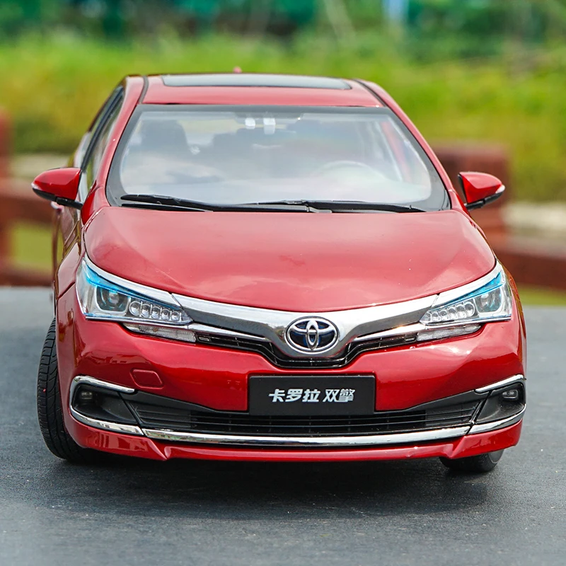 Оригинальная Заводская Подлинная модель автомобиля 1:18 TOYOTA COROLLA с двумя майорами