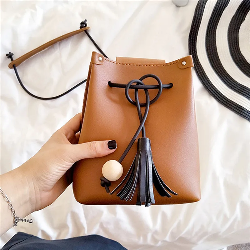 

2020 Leather luxury handbags European and American fashion retro tassel bucket bag With Coin Purses Bag Card Holder Women bag