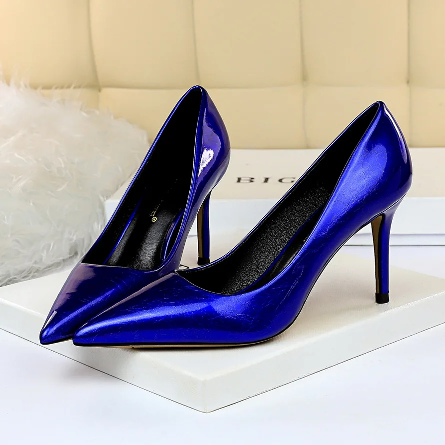 Модные простые туфли на тонком каблуке в европейском и американском стиле