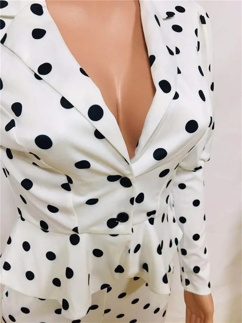 Женский офисный костюм из блейзера и брюк элегантный в горошек с отложным