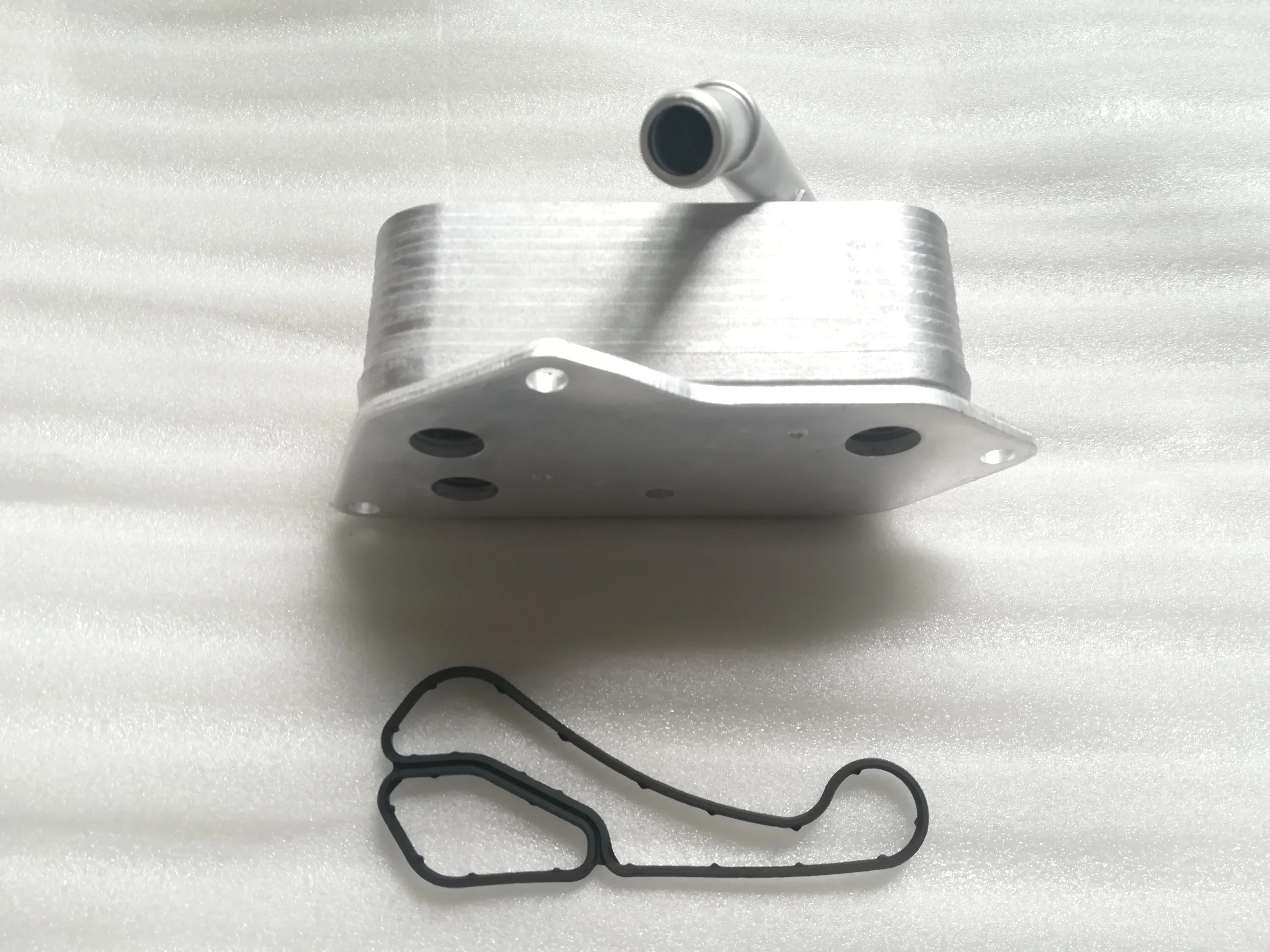 Масляный радиатор двигателя теплообменник с прокладкой для BMW 1 3 5 7 серии e81 e87 e90 e91