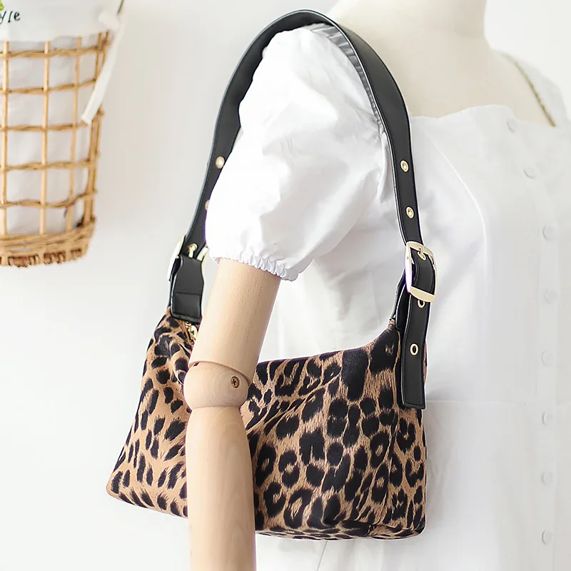 

Leopard Pattern Canvas Baguette Handbag for Women 2021 Lady Casual Leisure Animal Printing Fabric Underarm Over Shouder Bag