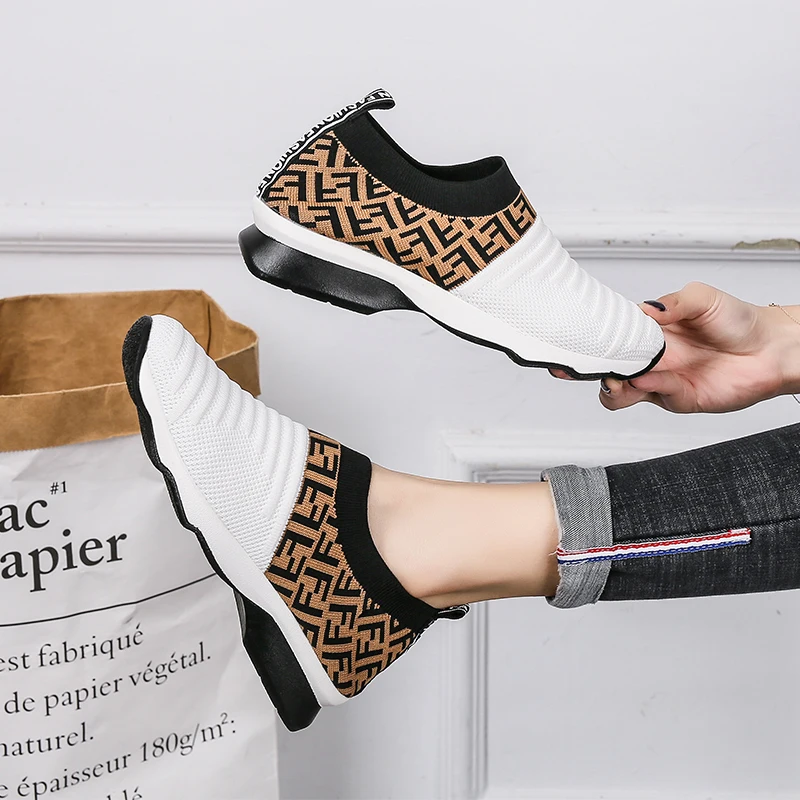 

2021 New Brand Designer Men Running Shoes Women Breathable Sneakers Unisex Slip-On Casual Shoes Zapatos Hombre Chaussure Homme