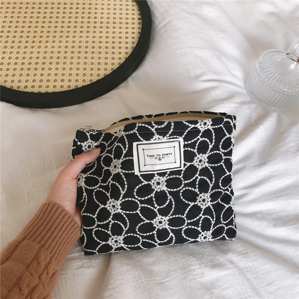 

Vintage Embroidery Cotton Cosmetic Bag Korean Women Travel Cosmetic Pouch Beauty Storage Bags Make Up Women Elegant Clutch Bag