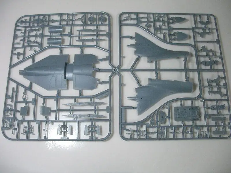 Kitty Hawk KH80129 1/48 Grumman TF-9J (F9F-8T) Cougar Модель Kit |