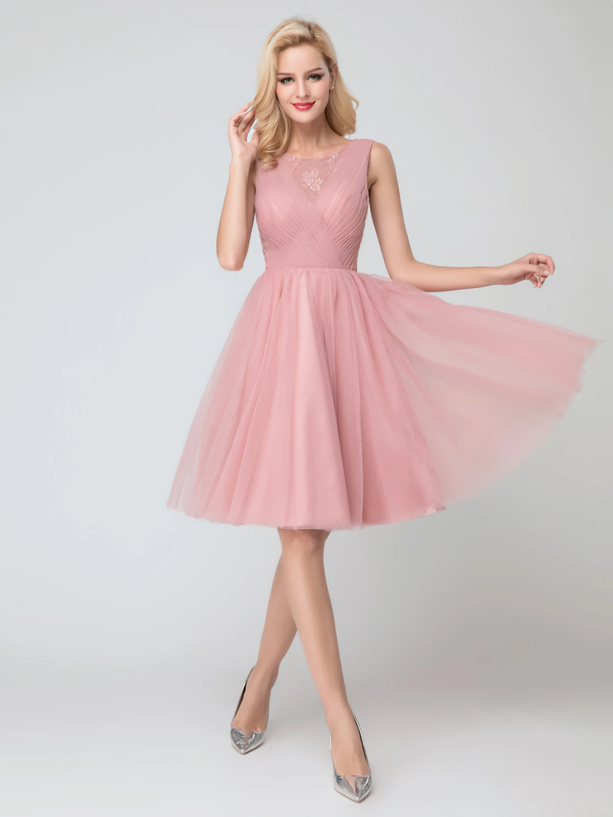 

Кружевное платье макси с лямкой на шее из сетчатой пряжи для подружки невесты