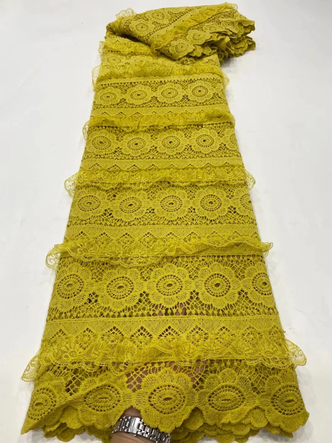 

Новый модный стиль 5 ярдов Африканский гипюр кружевная ткань с французским кружевом красивое свадебное платье кружево DP5241