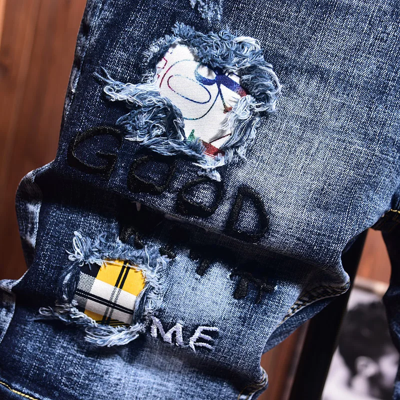 

Embroidered Denim Shorts Men's Five-point Pants 5 Points Hole Patch Printing Pants Slim Trend Casual Men's Breeches