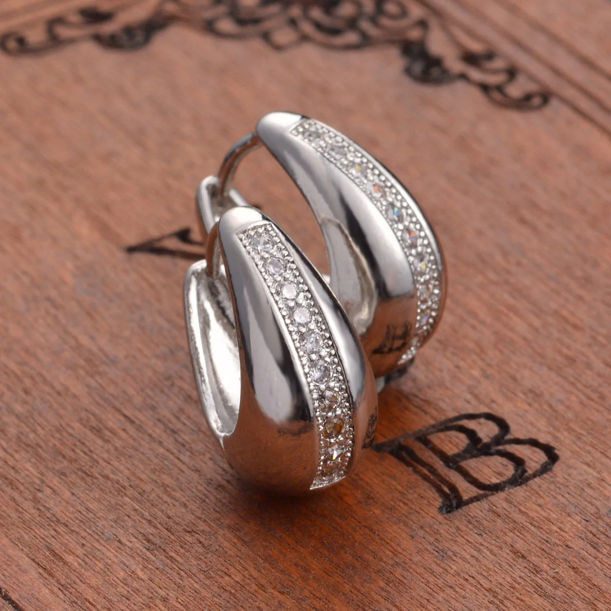 Серьги с инкрустацией из натурального циркония 925 пробы блестящие серьги