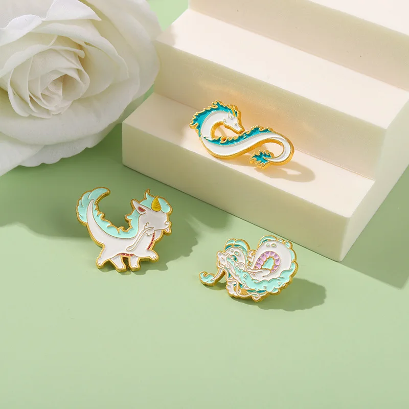 Новинки Рекомендуемые Маленький Белый Дракон Металлическая эмалированная брошь Япония Южная Корея Простая и Изысканная Животная знак Булавка.