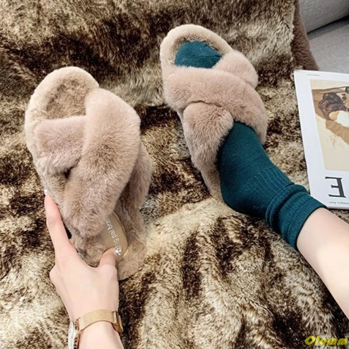 

Winter Women House Furry Slippers Fashion White Faux Fur Warm Shoes indoor Slip on Flats Female Home Slides Black Plush Slippers