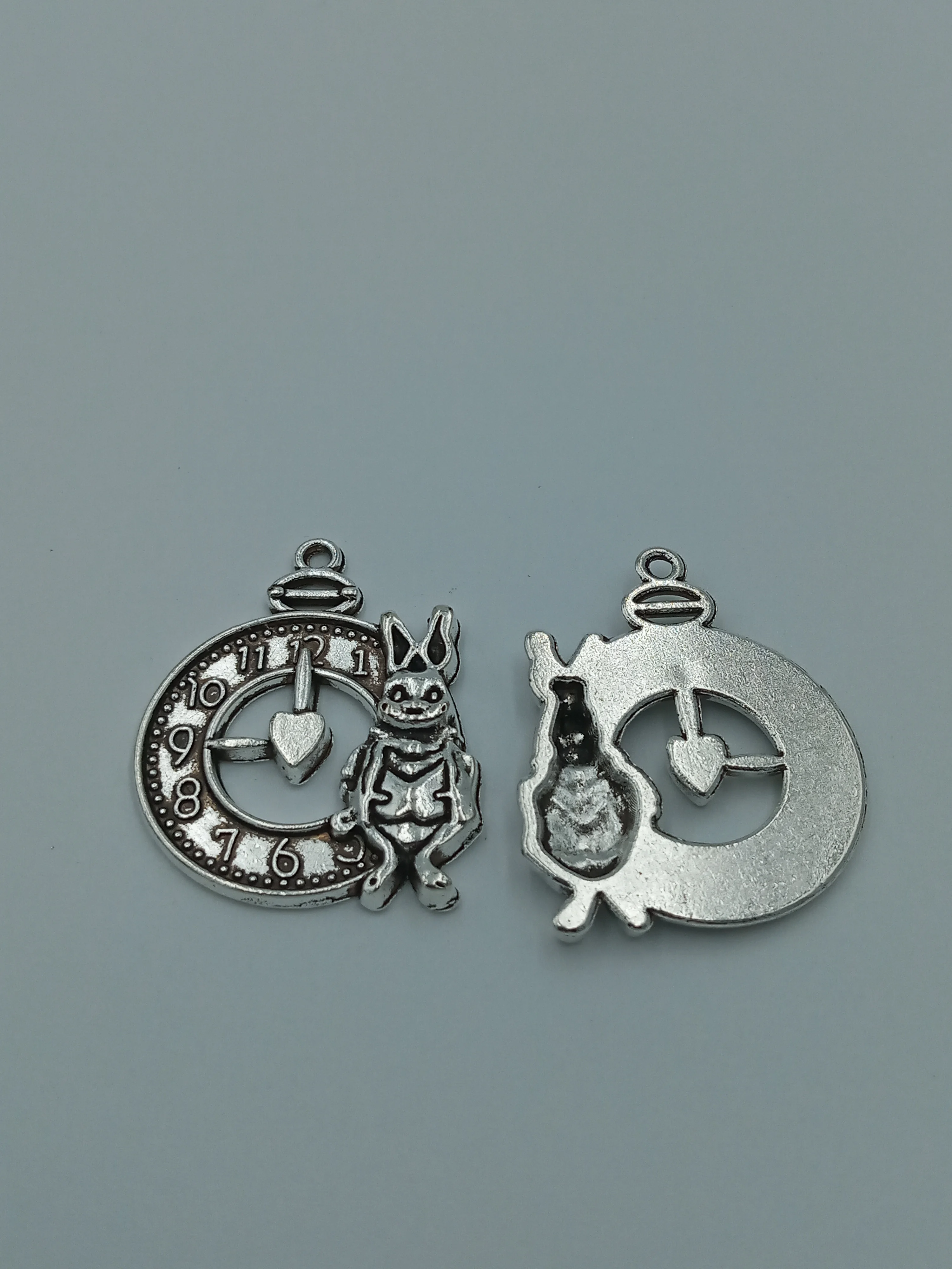 

10pcs Rabbit clock charms pendant 32x25mm antique silver ornament accessories jewelry making craft DIY base material