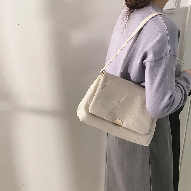 

French Minority Texture Bag Women's Spring New Fashion Lingge Underarm Bag Versatile Ins Shoulder Bag